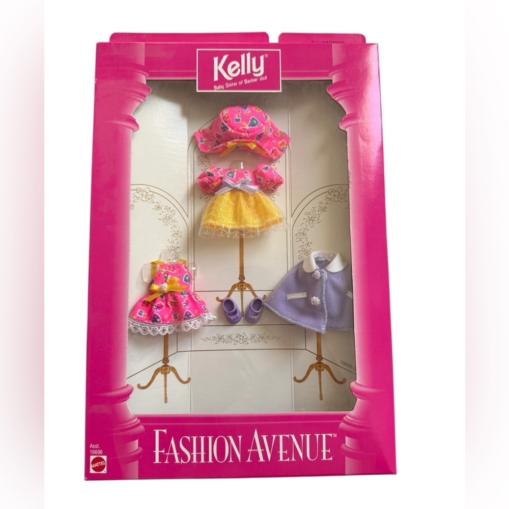 Vintage Barbie Fashion Avenue Set - Pink, Yellow, Purple